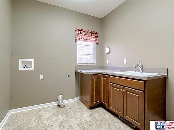 4th image of 8421 Pinedale Ct