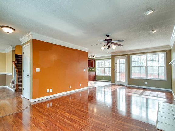2nd image of 424 Winding Bluff Way