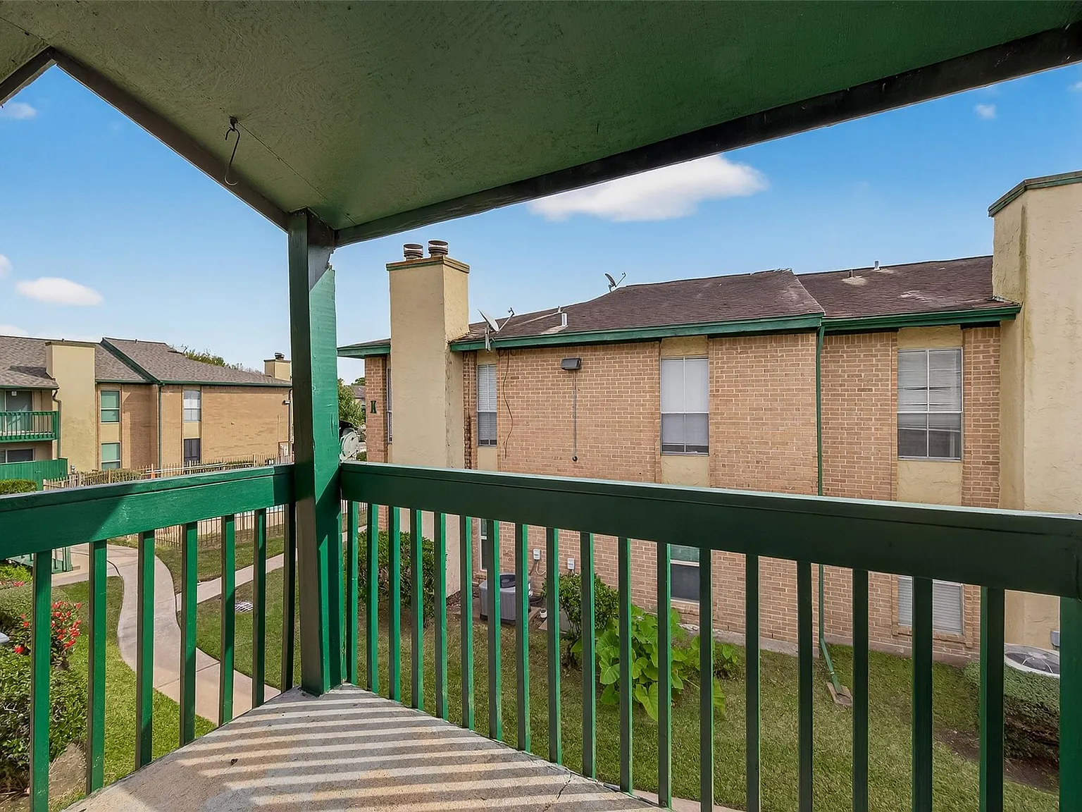 1 bed, 1.0 bath, 684 sqft, $875 — Photo 2