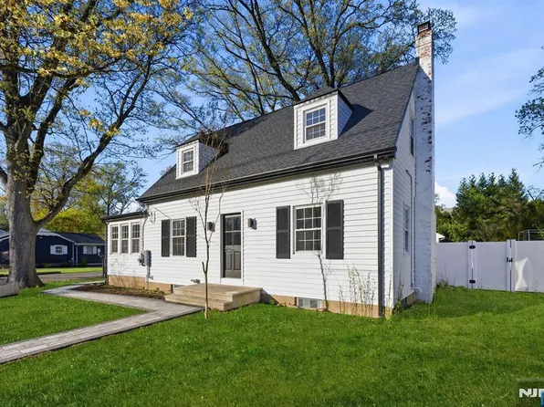 224 Godwin Ave, Wyckoff, NJ 07481