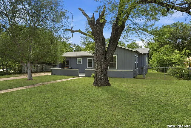 2 bed, 1.0 bath, 1127 sqft, $1,500 — Photo 2