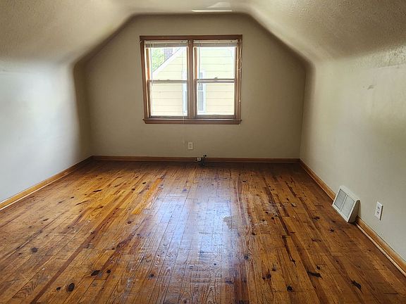 4th image of 5409 Oakwood Ave