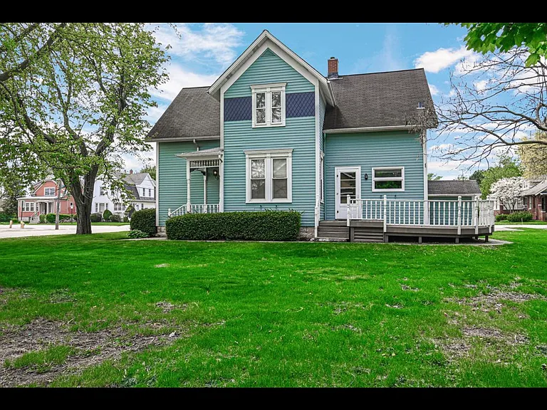 173rd Pl — Photo 3