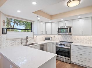 700 Uno Lago Dr APT 201, Juno Beach, FL 33408