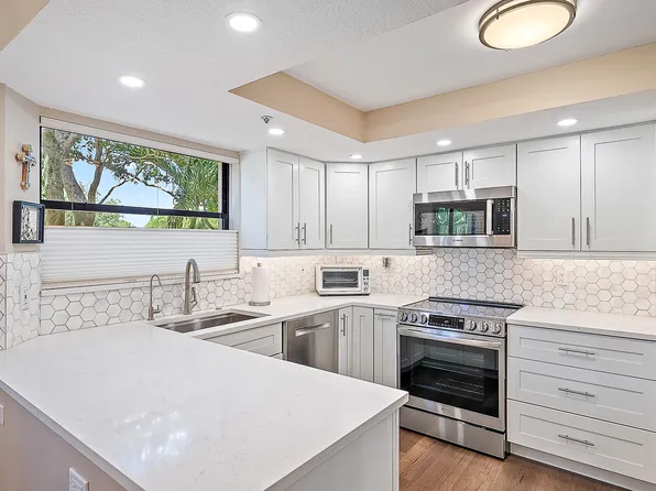 700 Uno Lago Drive #201, Juno Beach, FL 33408