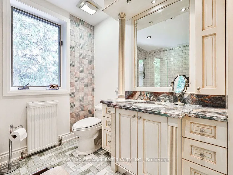 1430 Hurontario St #A — Photo 24
