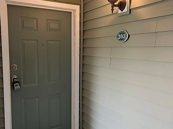 3rd image of 12712 Admiralty Way APT A203