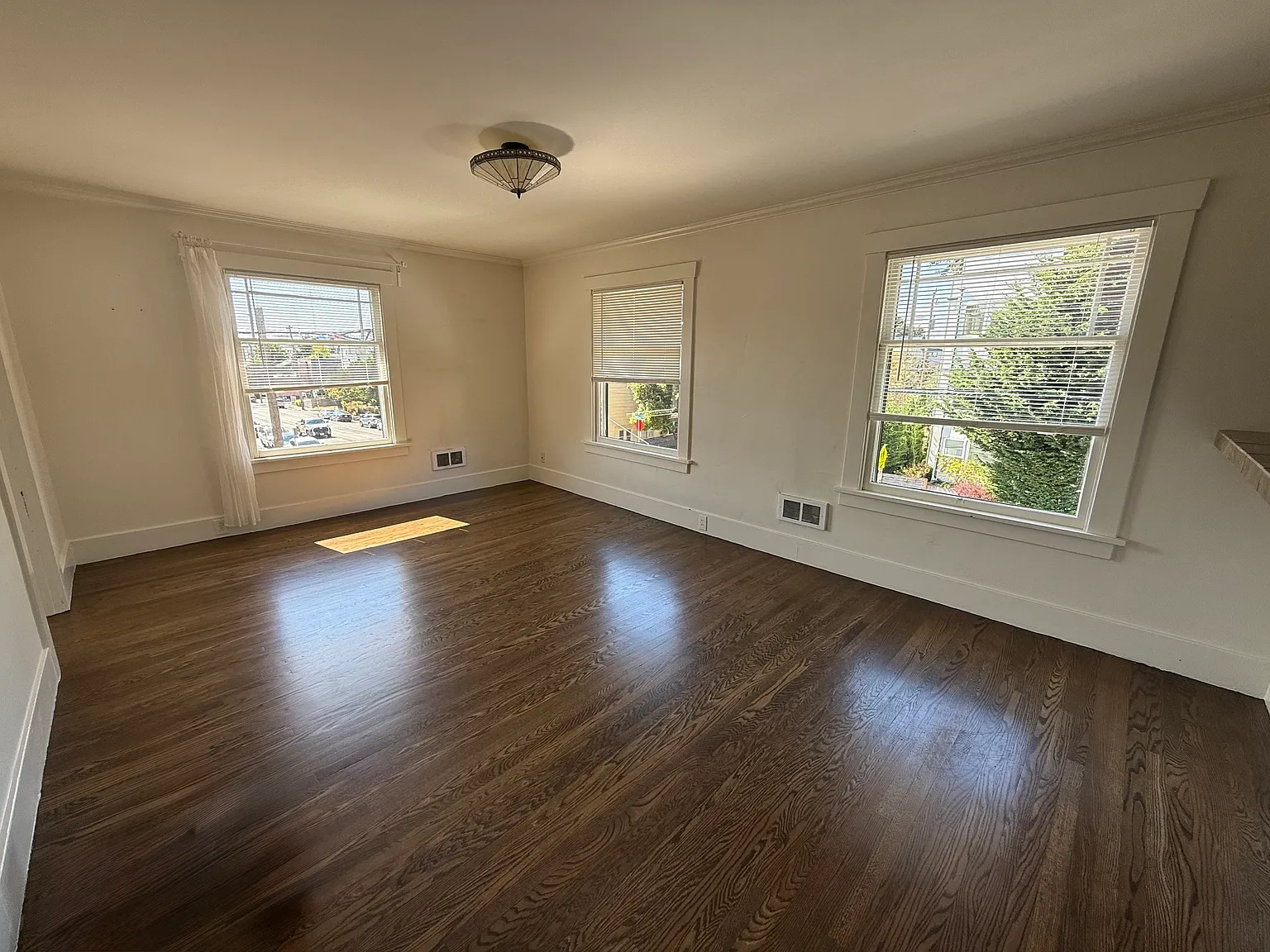 2 bed, 850 sqft, $2,700 — Photo 4