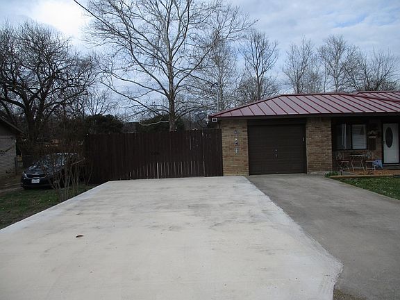 2nd image of 306 Tallwood Dr