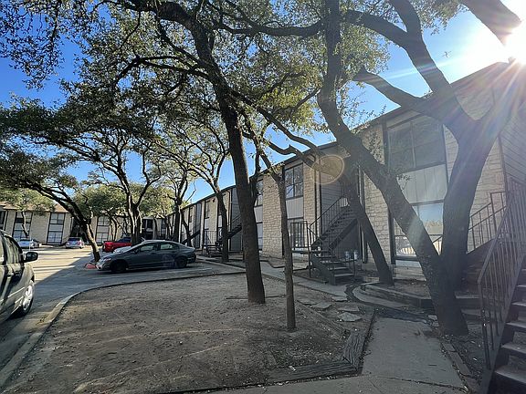 Iconic at South 1st Apartments Exterior