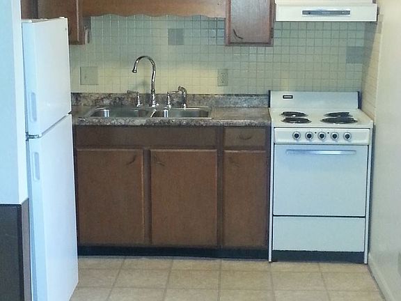 2nd image of 2207 Crescent Dr APT 2