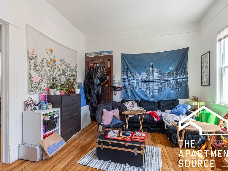 1245 W Barry Ave #B — Photo 3