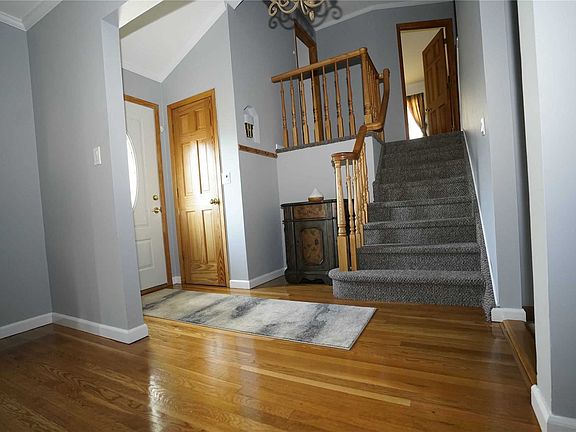 3rd image of 1692 Powers Ave