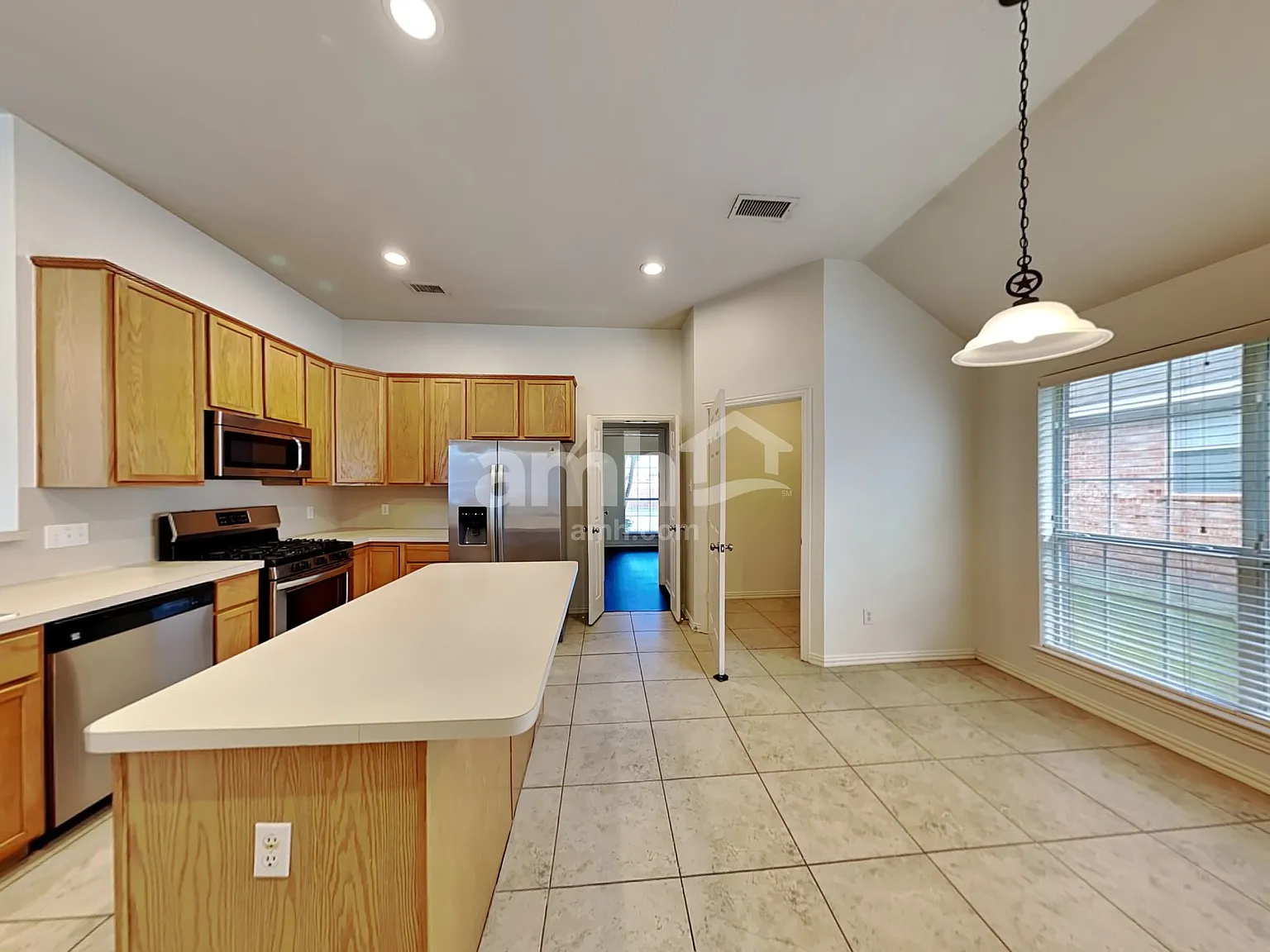 4 bed, 2.0 bath, 2371 sqft, $2,685 — Photo 3