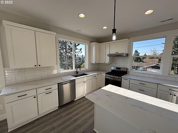 2nd image of 5884 SE Jennings Ave