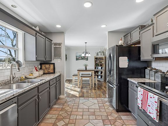 4th image of 2910 Edge Park Ct