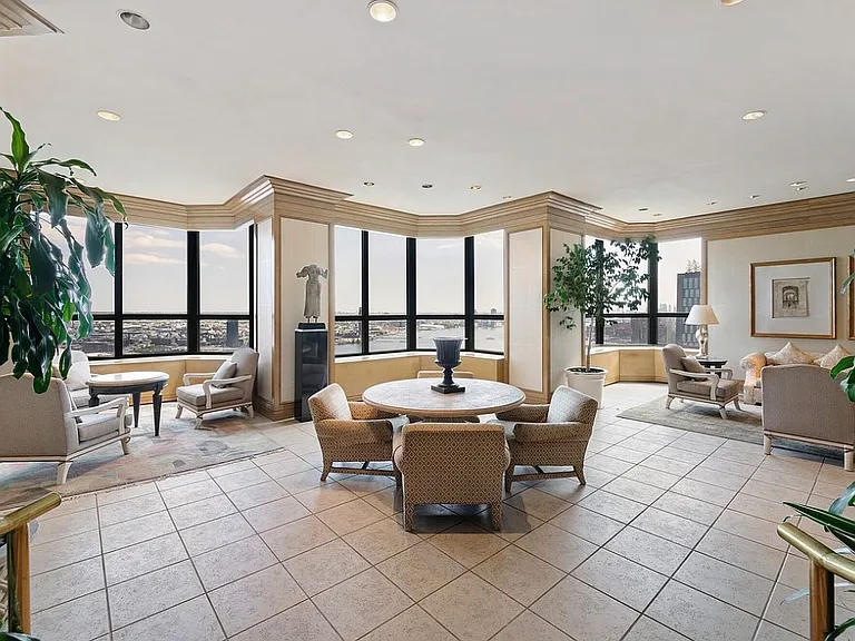 415 E 37th St #20C — Photo 17
