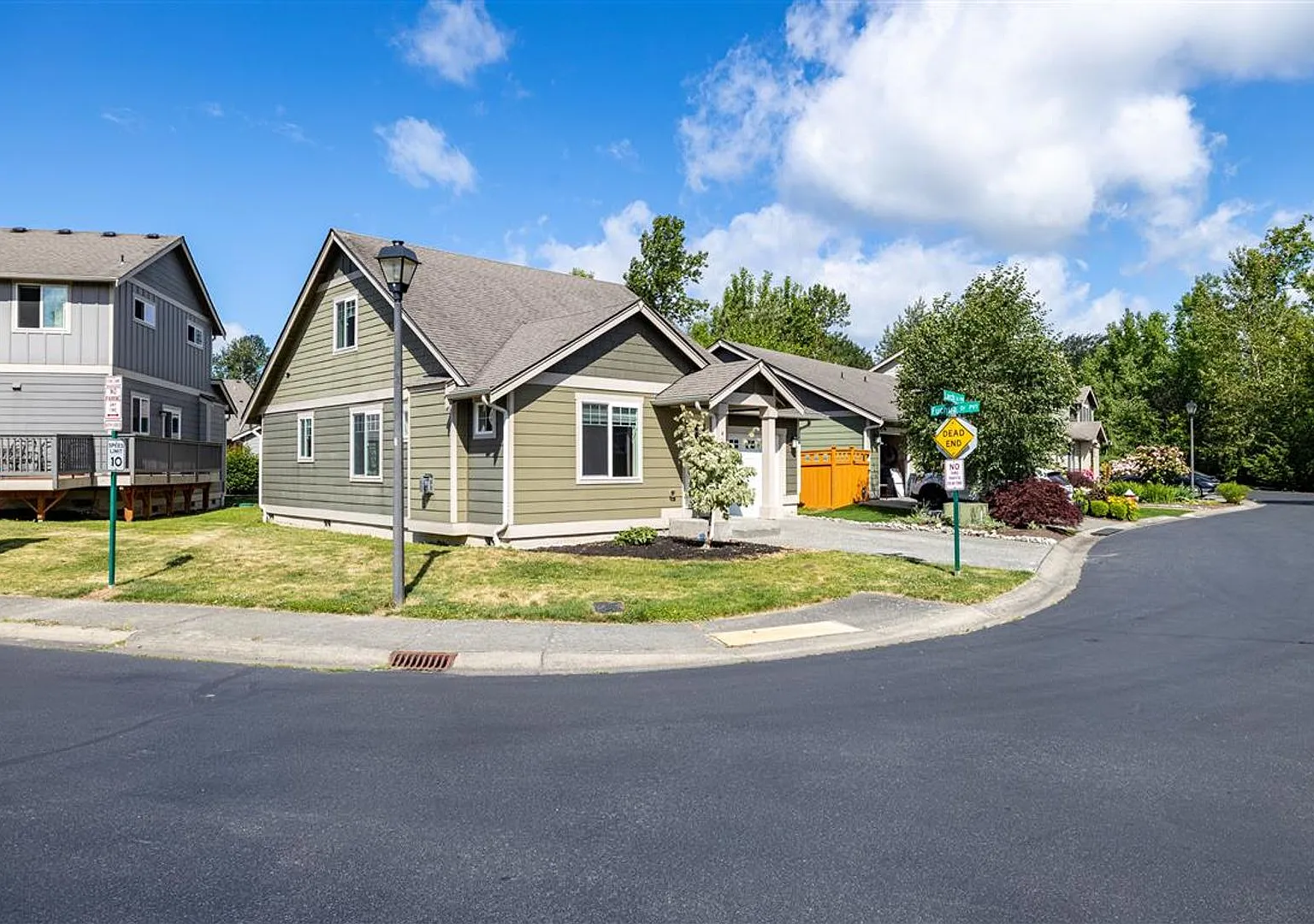 3 Bedroom, 1 Bathroom House — Photo 3