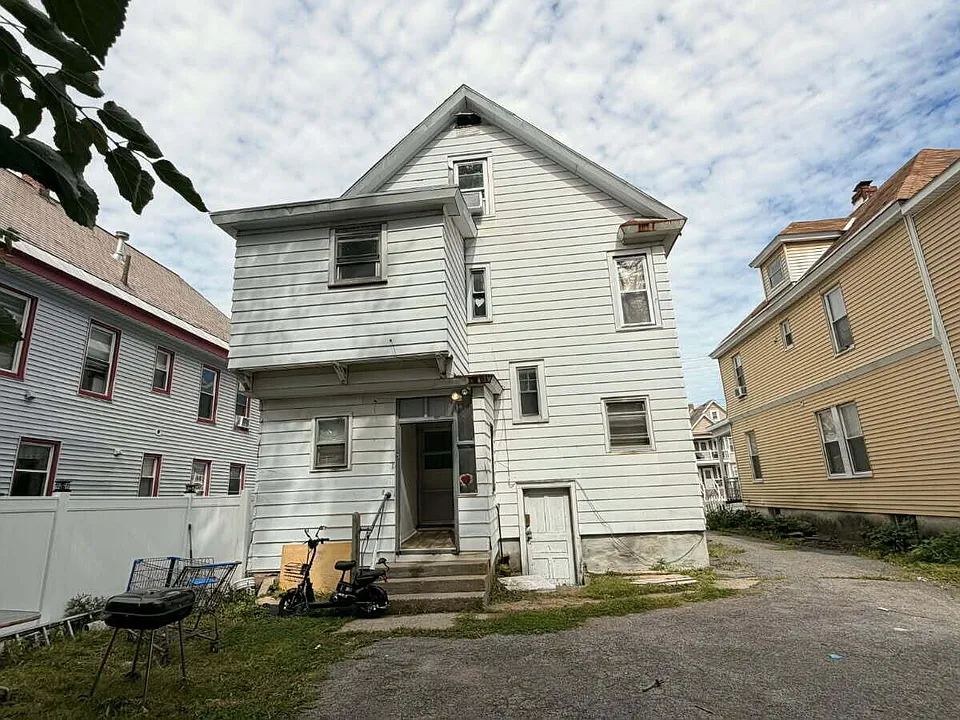 Building Photo 4