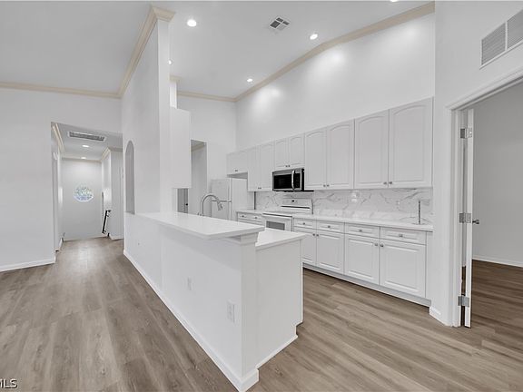 3rd image of 5370 Park Rd APT 4