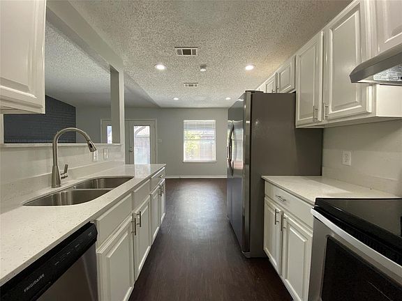 3rd image of 4204 Oakhaven Ct