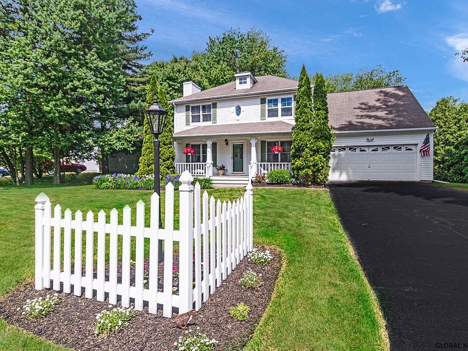 1st image of 30 Willowbrook Ter