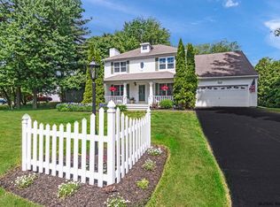 30 Willowbrook Ter, Halfmoon, NY 12065