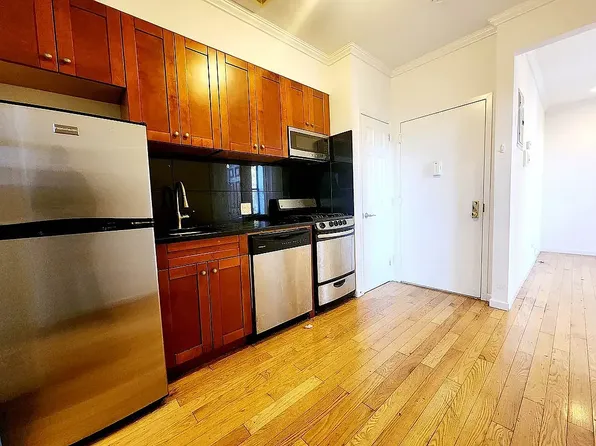 221 56th Street 3B image 2 of 10