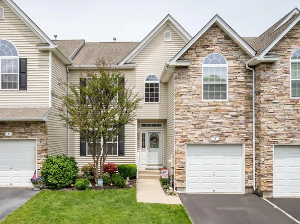 5 Mantack Path, Kings Park, NY 11754