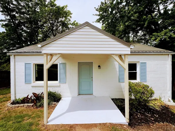 1011 Piedmont St, Bedford, VA 24523