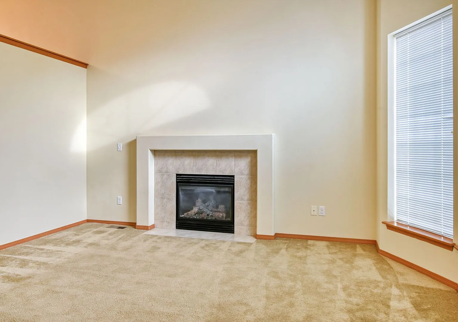 3bd 2ba Marysville Split Level — Photo 3