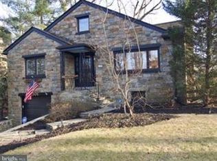 8301 Woodhaven Blvd, Bethesda, MD 20817