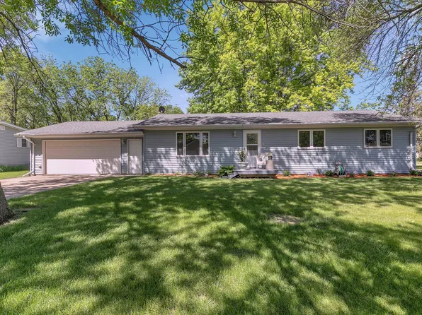 330 8th St E, Hector, MN 55342