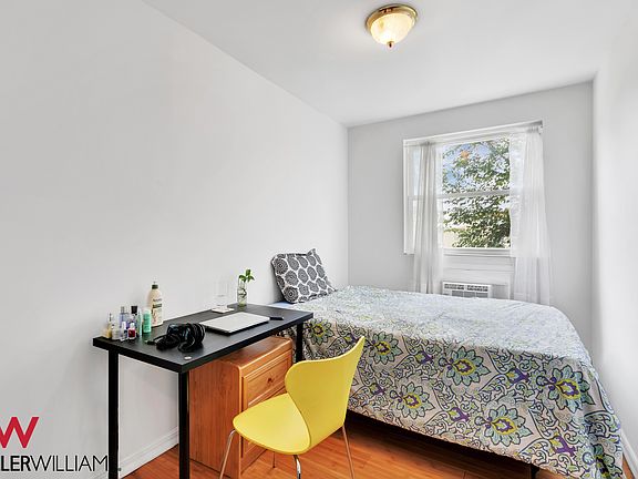5th image of 32 Lawton St Floor 2