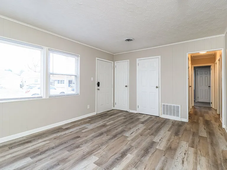 1148877_019_living_room_13497430.jpg