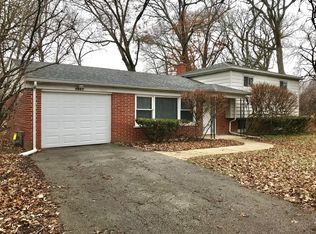 3847 Rugen Rd, Glenview, IL 60025