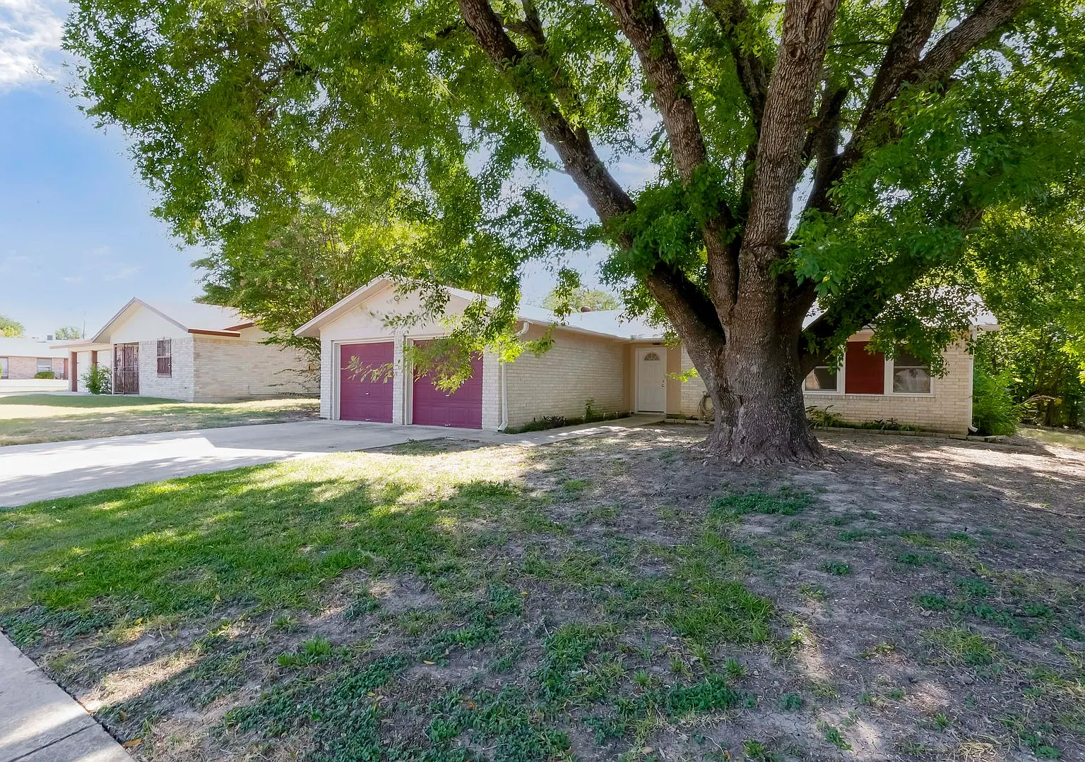 2404 Andover Drive — Photo 2
