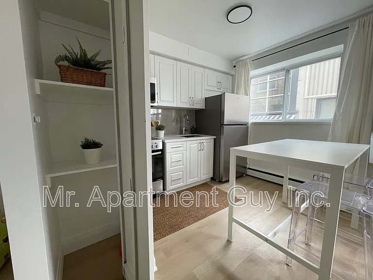 1284 Fennell Ave E #10 — Photo 5