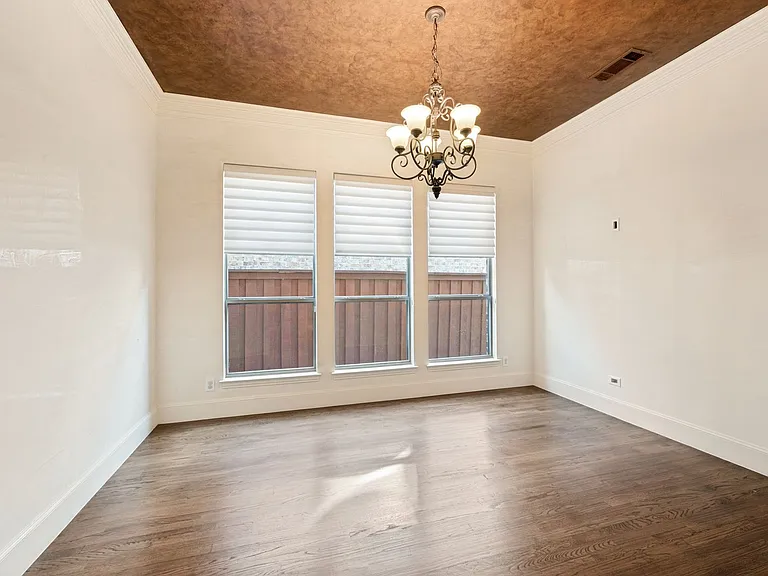4046 E Hill Dr — Photo 11
