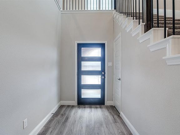2nd image of 204 Town Park Ave