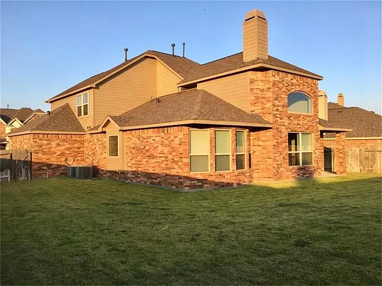 3319 Hawkins Glen Ln — Photo 16