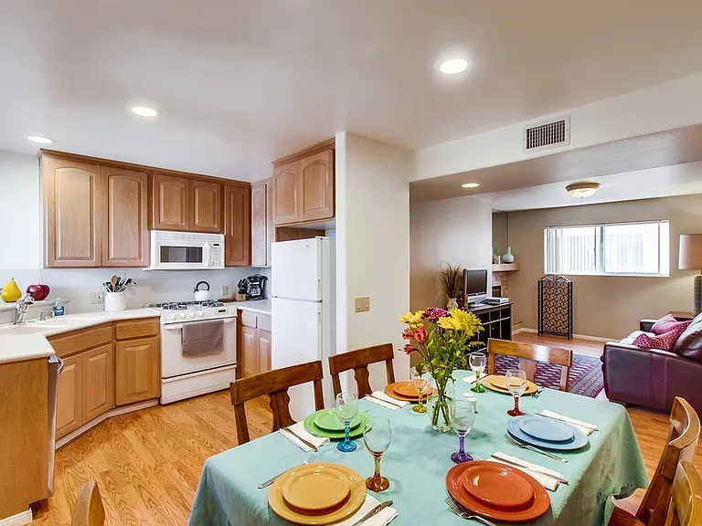 831 Allerton Ct — Photo 7