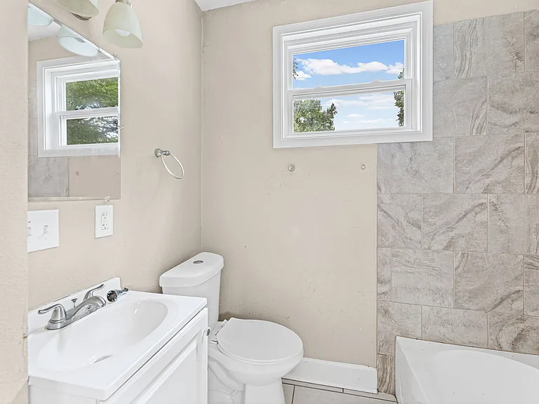 908 N 13th St #1 — Photo 5