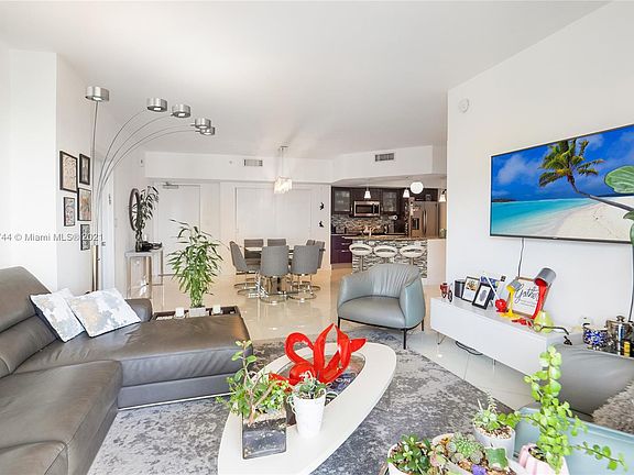 4th image of 20000 E Country Club Dr APT 705