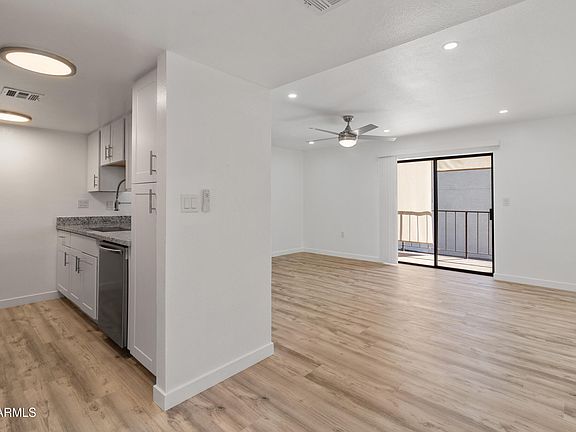 5th image of 3033 E DEVONSHIRE Avenue #2033