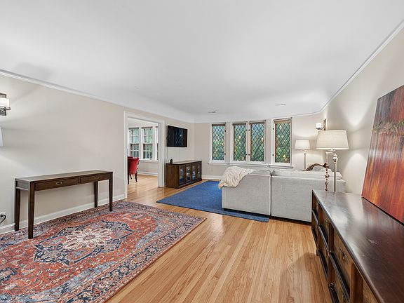 5th image of 344 S Maple Ave APT 2B