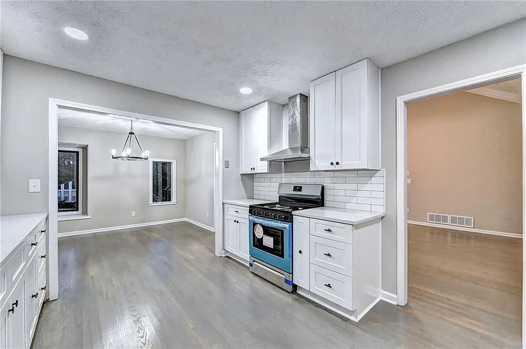 4 bed, 2.0 bath, 2784 sqft, $2,850 — Photo 4