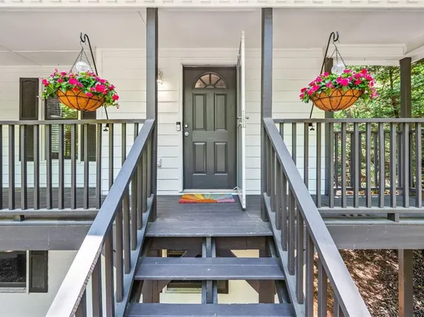 8650 Sapphire Ln, Gainesville, GA 30506