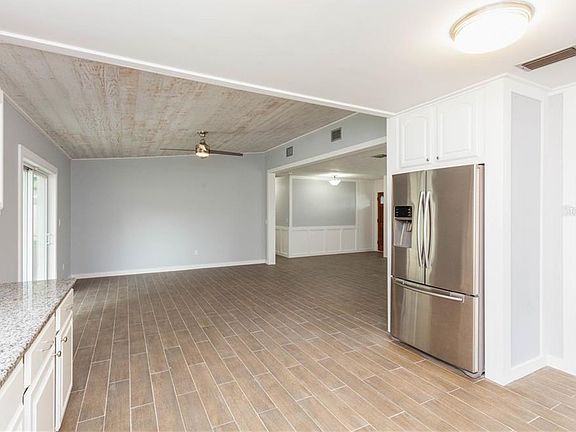 5th image of 3827 Highgate Dr