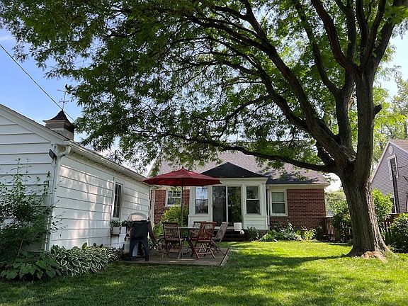 3rd image of 10554 Talbot Ave